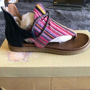 Women’s Very G Dakota Sandals Pink/Blue Size 7